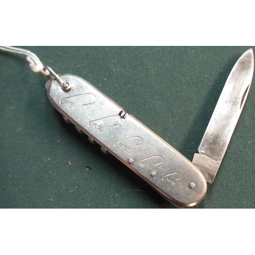 105 - Fisherman's combination pocket knife with lanyard ring and side measurements