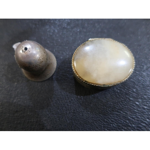 86 - 20th C silver bell shaped snuff box, Birmingham 1991 and another white metal snuff box (2)