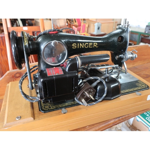 674 - Singer electric sewing machine in domed top case