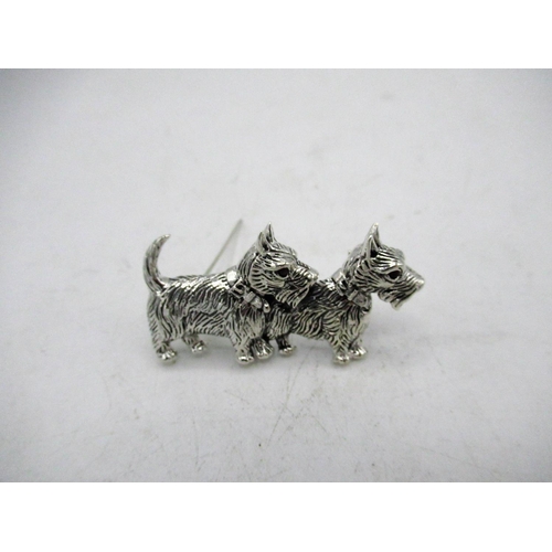736 - Silver brooch in the firm of two dogs stamped Sterling