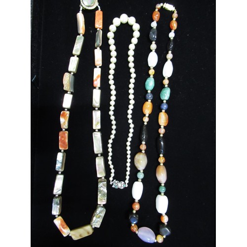 52 - Polished hardstone beaded necklace L54cm, another similar mother of pearl and abalone beaded necklac... 