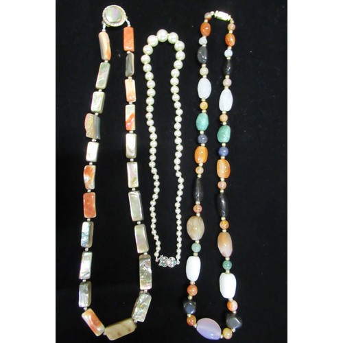 52 - Polished hardstone beaded necklace L54cm, another similar mother of pearl and abalone beaded necklac... 