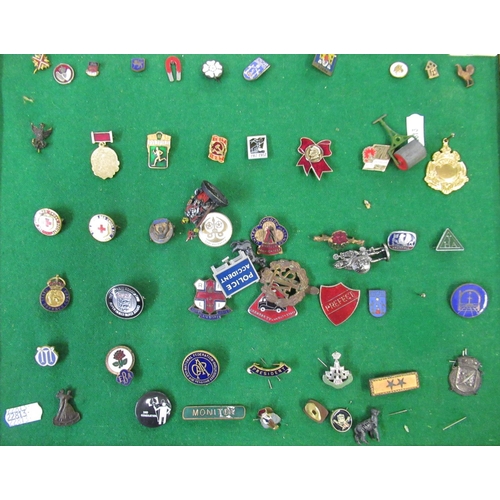 101 - Collection of lapel and button badges, including: Civil Defence Corps, Women's Institute, Y.H.A, on ... 