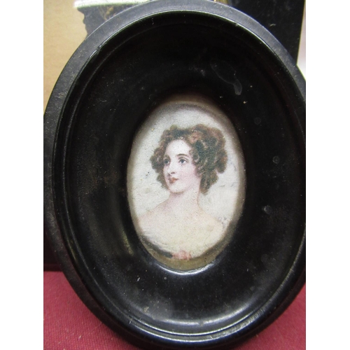 230 - Victorian oval silhouette portrait in ebonised frame W12cm x H14cm, a Victorian portrait of a gentle... 