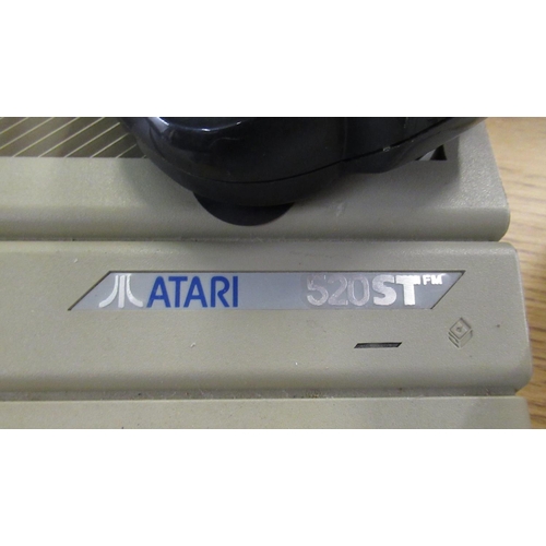 407 - Atari 520 ST computer with joystick, mouse, floppy disc drive and selection of various games includi... 