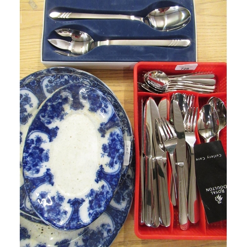 728 - Quantity of Royal Doulton stainless steel cutlery and a small selection of Regent blue and white pla... 