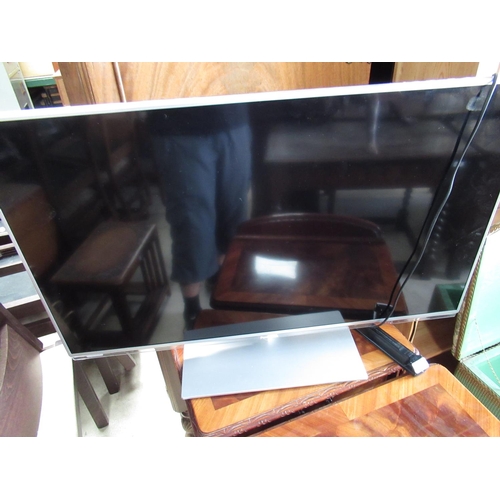 742 - Panasonic EX-L39E6B television with remote control