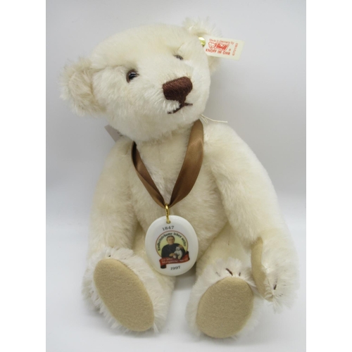 91 - Steiff 150 Year Margarete Steiff Anniversary Teddy Bear in white mohair with working squeaker and 18... 