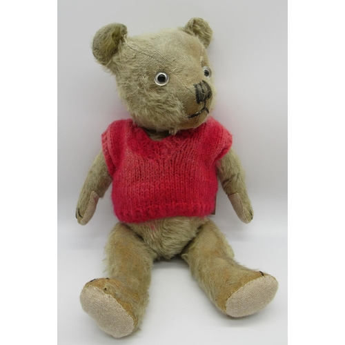 50 - Collection of c. 1930s Chiltern teddy bears, including a teddy bear in golden mohair with glass eyes... 