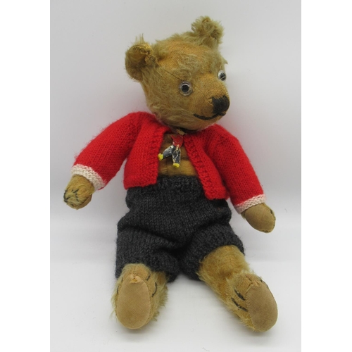 50 - Collection of c. 1930s Chiltern teddy bears, including a teddy bear in golden mohair with glass eyes... 