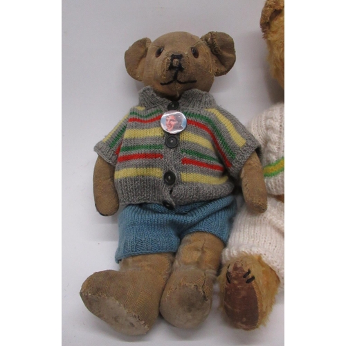 115 - Collection of c. 1940/50's English teddy bears: Dean's Elvis bear with glass eyes, jointed arms and ... 