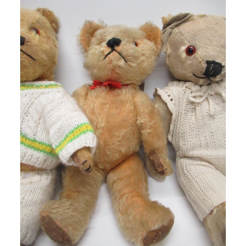 115 - Collection of c. 1940/50's English teddy bears: Dean's Elvis bear with glass eyes, jointed arms and ... 