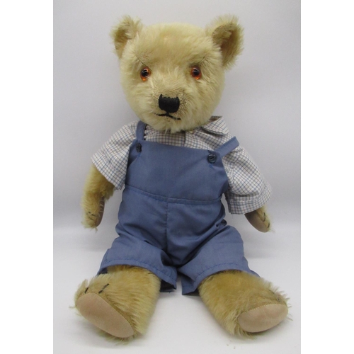 117 - A Chilton circa 1930's teddy bear with glass eyes in very good condition with all original features,... 