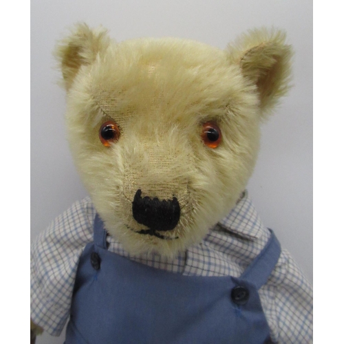 117 - A Chilton circa 1930's teddy bear with glass eyes in very good condition with all original features,... 