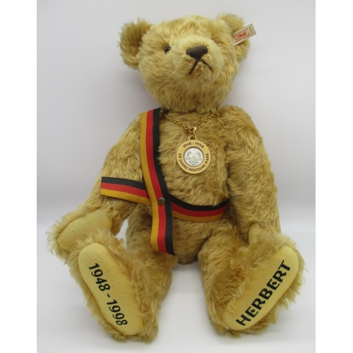 99 - Steiff 1999 teddy bear in golden mohair, with working growler mechanism, celebrating 15 Jahre Deutsc... 