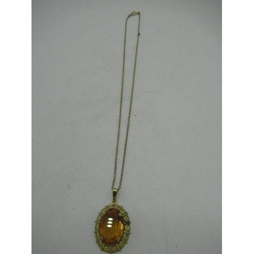 19 - 14ct rolled gold chain necklace with oval shaped pendant and amber colour stone gross 5.5g L21cm