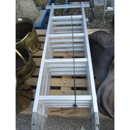 25 - Set of roof ladders