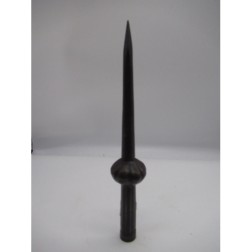 825 - C19th spear type spike finial L10