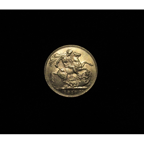 7 - Edw. VII gold sovereign, dated 1910 7.9g