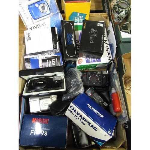 122 - Collection of various compact film and digital cameras including a boxed and cased Olympus XA2, an O... 