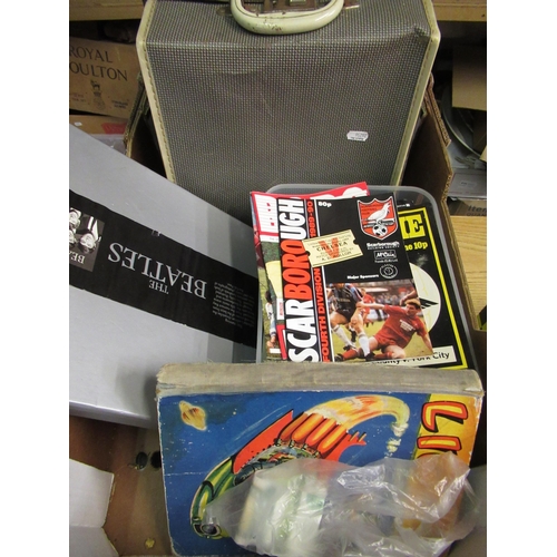 137 - Collection of various football programmes including Scarborough, York City, Chelsea, from Littlewood... 