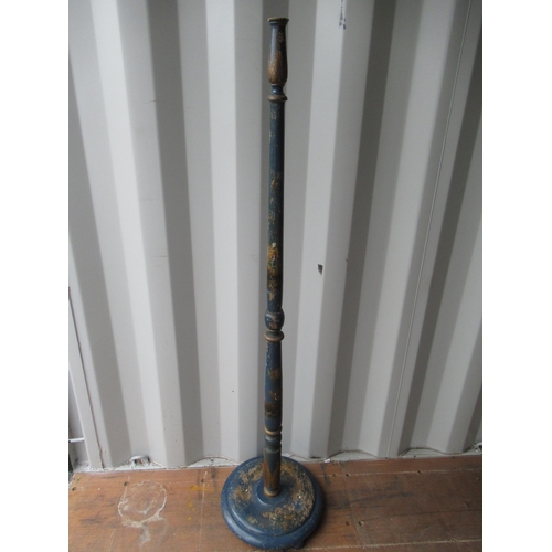 209 - Blue Chinoiserie decorated standard lamp on four ball feet H148cm, yellow Chinoiserie decorated sing... 