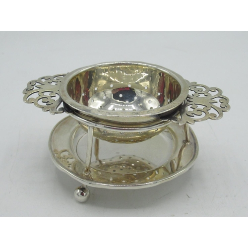 90 - Edw.VII hallmarked silver tea strainer on stand with ball feet Sheffield 1906 and 1908, 2.4ozt