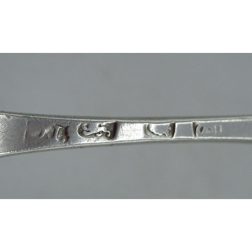 2110 - Geo.III hallmarked silver shell back Old English pattern table spoon, engraved with initial E.M, L21... 