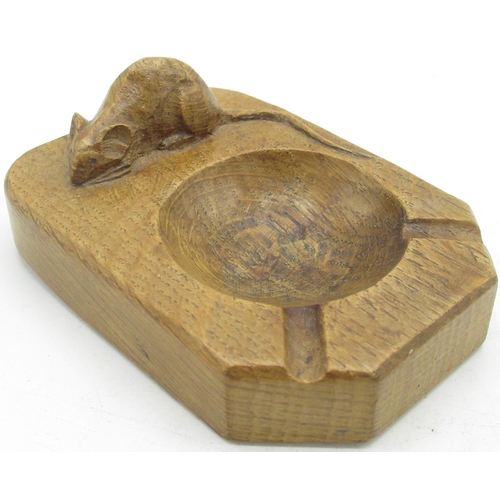 2064 - Robert Mouseman Thompson - oak rectangular ashtray with carved signature mouse W10cm D7cm