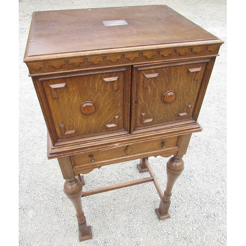 2348 - C20th oak cabinet, two doors enclosing three drawers with a canteen of EPNS Dubarry pattern cutlery ... 