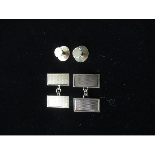 14 - Pair of 9ct gold cufflinks with a pair of matching collar studs 8.2g