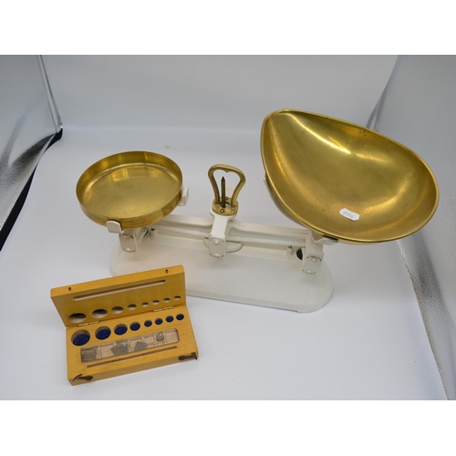 256 - Collection of six kitchen scales, including 