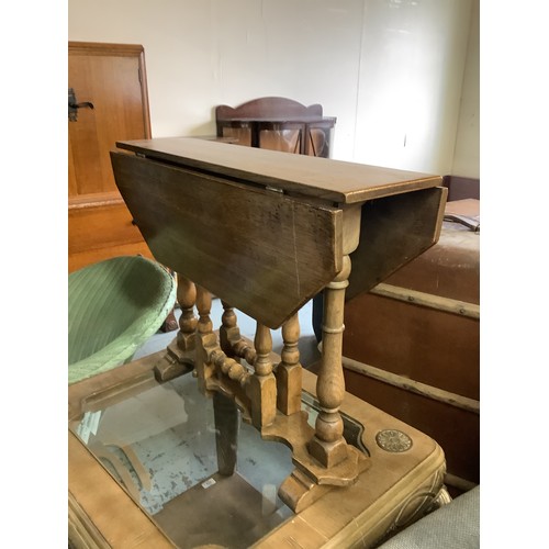 155 - Small oak drop leaf occasional table with turned supports 68cm x 60cm x 53cm