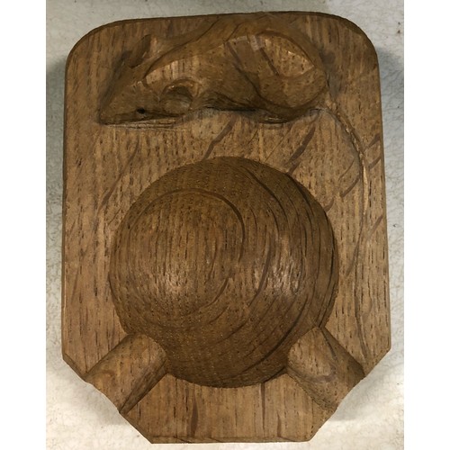 2064A - Robert Mouseman Thompson - oak ashtray with carved signature mouse, W10cm D7cm