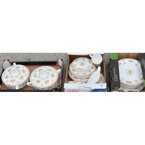 483 - Spode Austen pattern dinner service including 8 dinner plates, dessert plates, side plates etc (3 bo... 