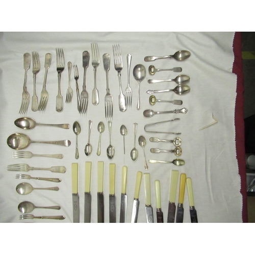 148 - Collection of assorted Knives,Forks,Spoons,Etc