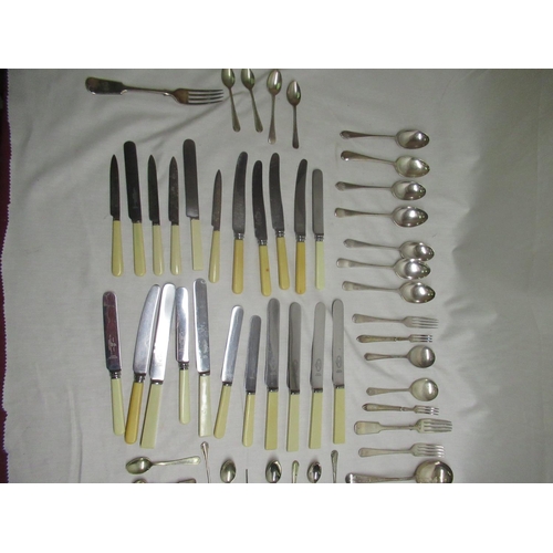148 - Collection of assorted Knives,Forks,Spoons,Etc