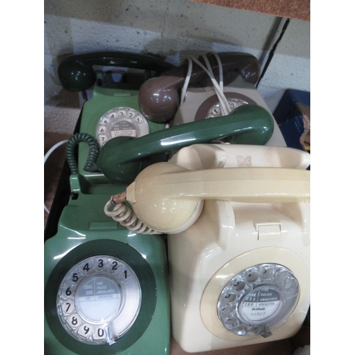 81 - PO7O6L 1970s telephone in ivory finish three other similar telephones and two PO741 wall mounted tel... 