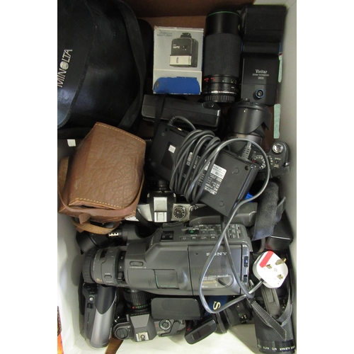 579 - A selection of various camera equipment, a Sony F385 video camera,  Minolta SRT100, a Panasonic Lumi... 