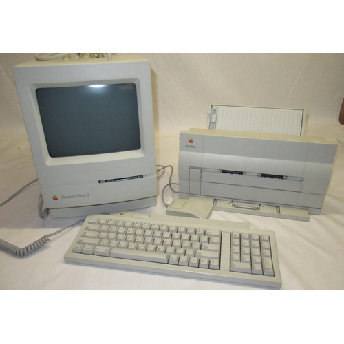 59 - October 1991 - September 1993 Apple Macintosh Classic II compact computer complete with keyboard, mo... 