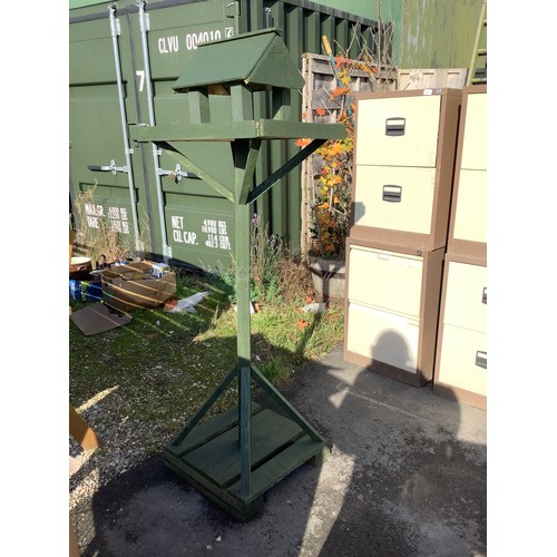 61 - Quality handmade bird table in forest green H62