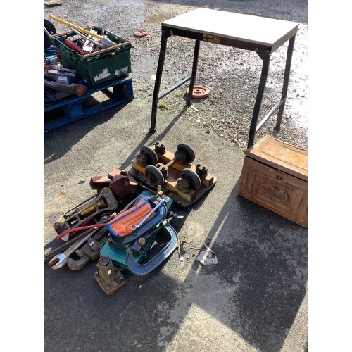 76 - Collection of tools including G clamp, vice, footpump, large stillson and workbench