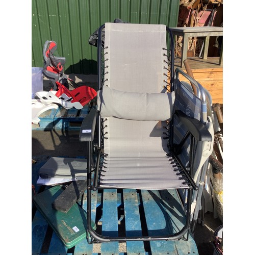 90 - Garden reclining chair