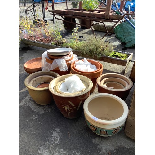 107 - Collection of terracotta and glazed plant pots of various sizes (approx 17)