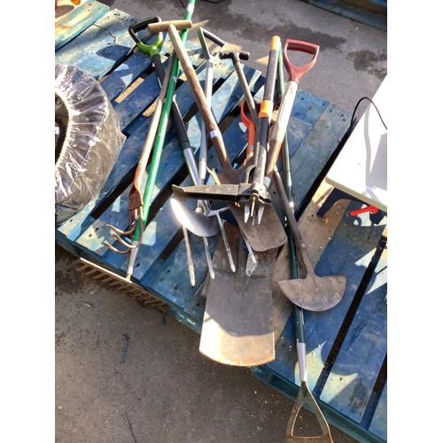 112 - Large collection of garden tools including spades, fork, rake, hoe etc.
