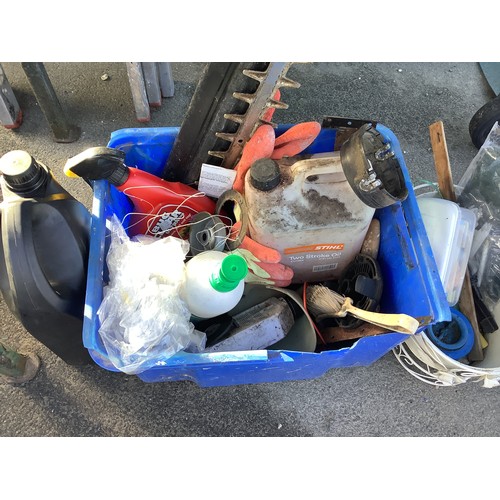 170 - Quantity of gardening items and engine oil