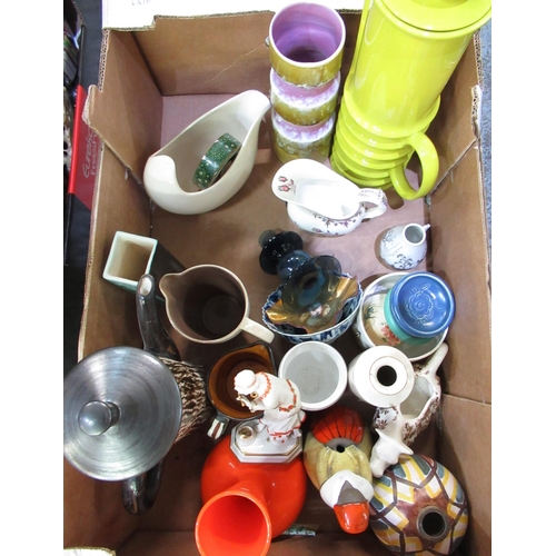 764 - box of various ceramics including large lime green coffee pot, two Susie Cooper pin dishes etc