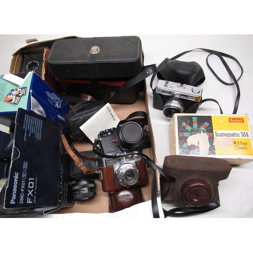 502 - Voigtlander Vitomatic II 35mm camera and a collection of other cameras