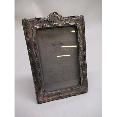 585 - Edw.VII silver photograph frame with scrolled border, Birmingham 1907 W12cm H18.25cm