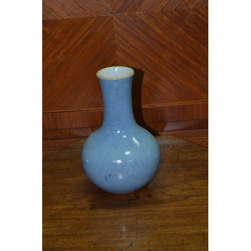 476 - Chinese blue crackle glazed pottery mallet shaped vase. H20cm